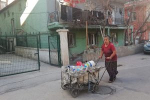 Duygu dolu bir hayat hikayesi... Ge&ccedil;imini b&ouml;yle sağlıyor