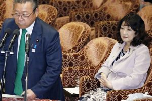 Japon Bakan 3 dakika ge&ccedil; kaldığı i&ccedil;in &ouml;z&uuml;r diledi