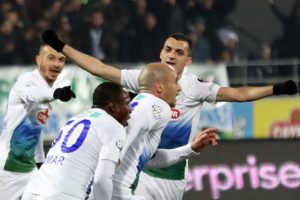 Rizespor arkasına bakmıyor
