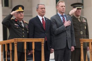 Bakan Akar ve Orgeneral Güler ABD'de askeri törenle karşılandı
