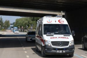 El ele tutuşup otoyol k&ouml;pr&uuml;s&uuml;nden atladılar!