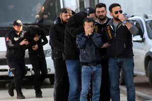 Yasa dışı bahis&ccedil;ilerin hesaplarından para fışkırıyor