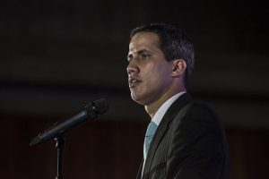 Guaido'dan Venezuela ordusunun kendisine yardım ettiği iddiası