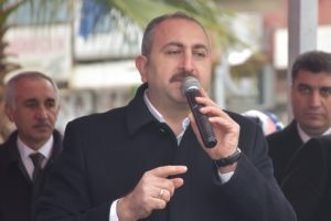 'Ter&ouml;rle m&uuml;cadele ederken vatandaşımızın hukukunu da koruyacağız'