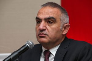 K&uuml;lt&uuml;r ve Turizm Bakanı Ersoy: Turizm sekt&ouml;r&uuml;nden 81 ilin gelir alması şart
