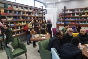 Bursa'da eğitim derneğinden gen&ccedil;lere &uuml;cretsiz "kitap kahve" hizmeti