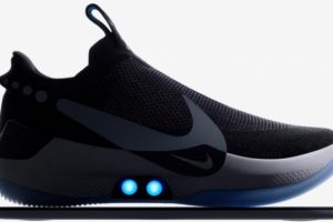 Nike'a bir darbe daha! 'Geleceğin ayakkabısı' ilk haftasında sorun &ccedil;ıkardı