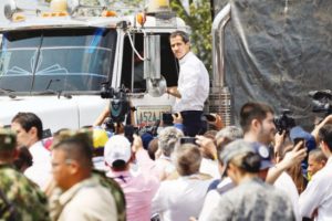Venezuela'da ''yardım'' kavgası