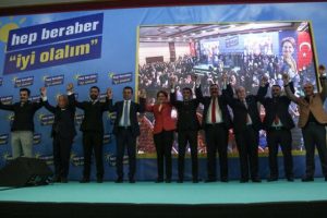 İYİ Parti İstanbul adaylarını Ekrem İmamoğlu ile birlikte tanıttı