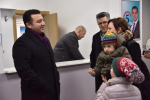 Başkan Bakıcı minik tiyatro severleri yalnız bırakmadı