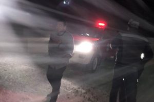 Karda mahsur kalan 5 kişiyi itfaiye kurtardı