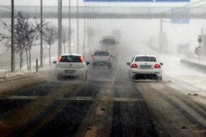 Kar ve tipi nedeniyle 31 kara yolu ulaşıma kapandı