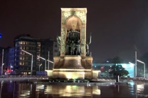 İstanbul'da kar yerini yağmura bıraktı