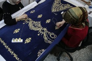 Padişahların 'sof kumaşı' g&uuml;nl&uuml;k kıyafetlerle d&ouml;n&uuml;yor