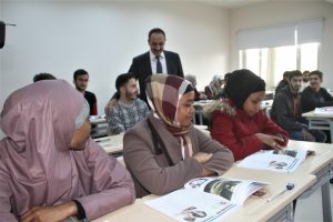 Fırat &Uuml;niversitesi d&uuml;nyaya eğitim veriyor