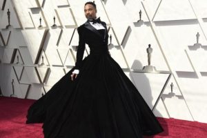 Smokin-elbisesiyle geceye damga vurgu