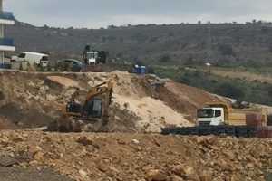 İstinat duvarı, 6 aracın &uuml;st&uuml;ne &ccedil;&ouml;kt&uuml;