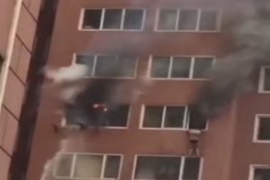 Pencereden sarkarak kurtarılmayı bekledi