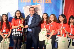 Bursa'da &ouml;ğrenciler satran&ccedil; yeteneklerini sergiledi