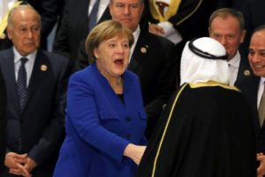 Merkel: İkili ilişkileri geliştirmek &ouml;nemli