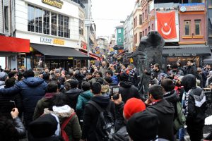 Beşiktaş taraftarı derbiye hazırlanıyor!