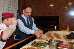 &Ouml;zhaseki, R&uuml;zgarlı esnafı ile bir araya geldi