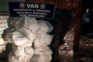 13 bin 500 paket ka&ccedil;ak sigara ele ge&ccedil;irildi