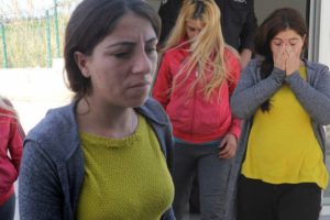 Şof&ouml;rleri soyan iki kadını mahalleden kovarken katil oldu