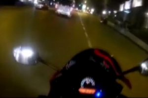 Motosiklet s&uuml;r&uuml;c&uuml;s&uuml; &ouml;l&uuml;mden d&ouml;nd&uuml;