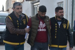 Cep telefonu &ccedil;alan motosikletli kapka&ccedil;&ccedil;ılardan biri yakalandı
