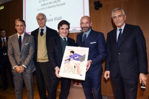 Vialli'ye 'Futbolun G&uuml;zeli' &ouml;d&uuml;l&uuml;!