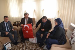 Bursa İneg&ouml;l Belediye Başkanı Taban, şehit ailelerine ziyaret