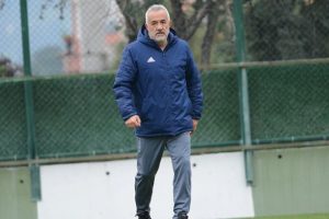 Manisa BBSK yarıştan kopmak istemiyor