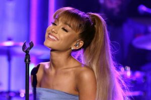 Ariana Grande, Selena Gomez'i tahtından etti