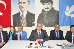 DSP'li Aksakal: Ben bildim bileli Atat&uuml;rk'&uuml; istismar ediyorlar