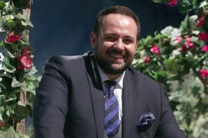 Karahan opera tadında t&uuml;rk&uuml;ler s&ouml;yleyecek