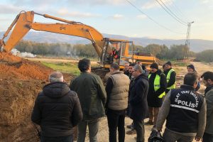 Bursa İznik'te yol &ccedil;alışması sırasında lahit bulundu