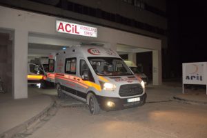 Otomobil şarampole devrildi: 1 &ouml;l&uuml;, 1 yaralı