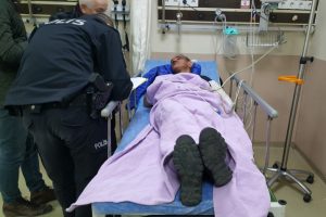 Doktora &ccedil;irkin saldırı! &Ouml;nce yolunu kestiler, sonra...