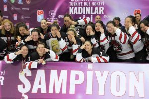 Kadınlar Buz Hokeyi'nde şampiyon Buz Korsanları SK