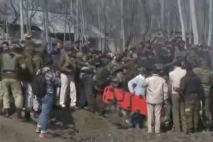 Pakistan: Hindistan'a ait 2 savaş u&ccedil;ağını vurduk