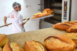 Fırıncılar isyanda! Marketten s&uuml;t, yumurta alan soluğu fırında alıyor...