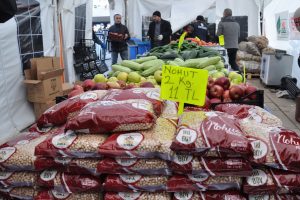 Tanzim satış noktalarında ilk g&uuml;n 23 ton bakliyat satıldı