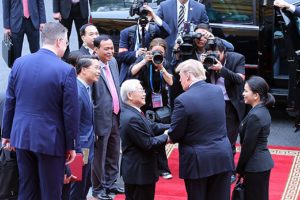 Trump, Vietnam Devlet Başkanı ile g&ouml;r&uuml;şt&uuml;