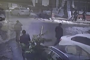 Boşanmak isteyen karısının baba evini bastı!