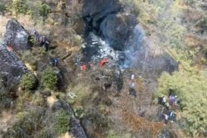 Nepal'de helikopter d&uuml;şt&uuml;! Turizm Bakanı i&ccedil;indeydi...