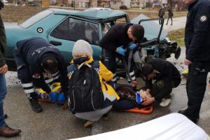 Bursa'da kazada yaralanan hamile eşini b&ouml;yle sakinleştirdi