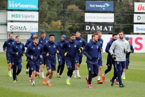 Fenerbah&ccedil;e'de &Ccedil;aykur Rizespor hazırlıkları s&uuml;r&uuml;yor
