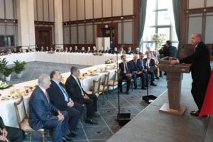 Erdoğan, kanaat &ouml;nderleri ile g&ouml;r&uuml;şt&uuml;