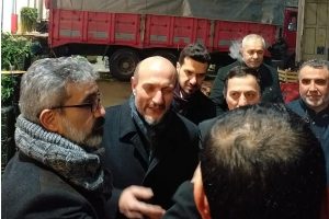 Saadet Partisi Bursa B&uuml;y&uuml;kşehir Belediye Başkan Adayı Atmaca hal esnafını ziyaret etti